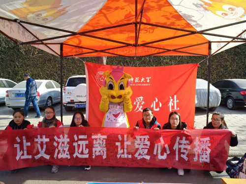 tyc44118太阳成在校医院门口开展宣讲活动